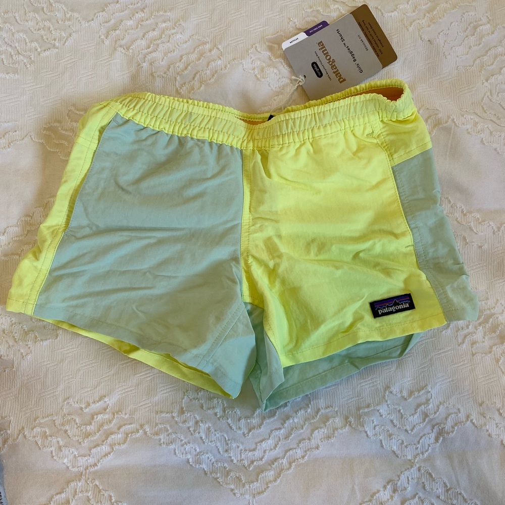 Patagonia girls Baggies Shorts M (10) color: jellyfish yellow (color block)